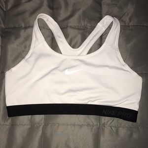 White nike sports bra L👟